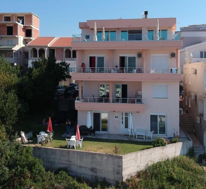 Casa Hena Hotel Улцин Екстериор снимка